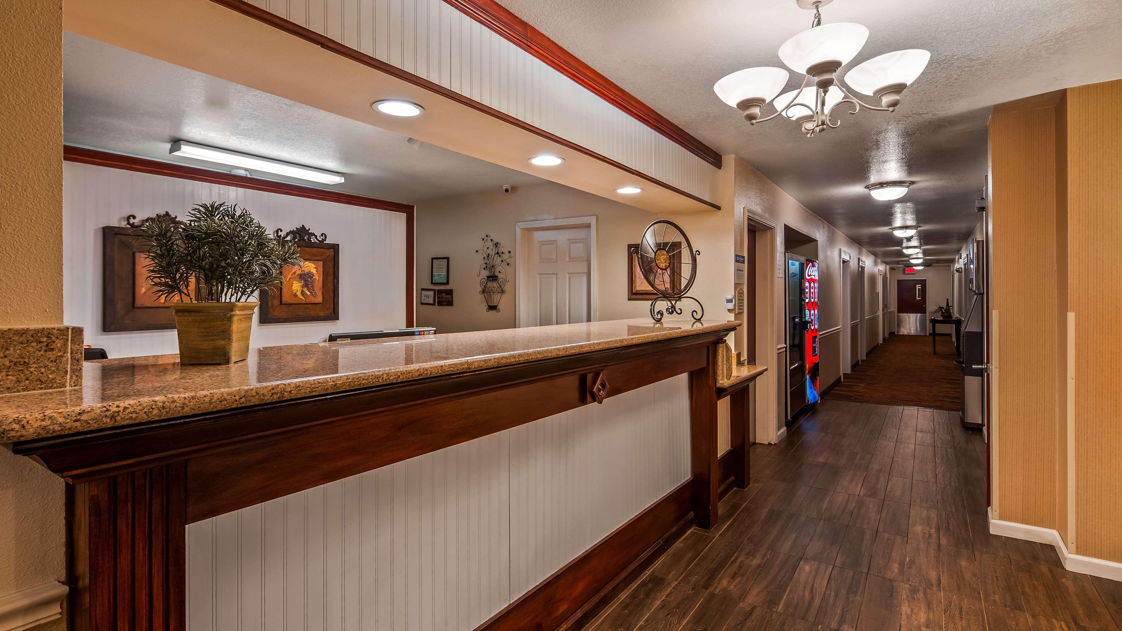 Best Western Luxury Inn Tracy Esterno foto